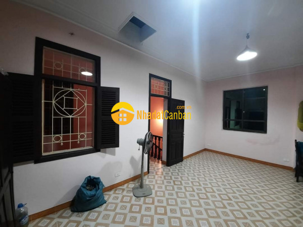 Bán biệt thự xuân thủy 122m 3t mt12m chỉ 11.5 tỷ cầu giấy