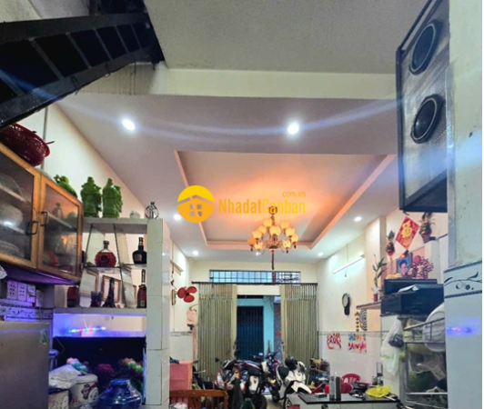 Hẻm thẳng 1 trục, lò gốm, f8, q6, 3 tầng, 31.0m2, 3.35 tỷ.