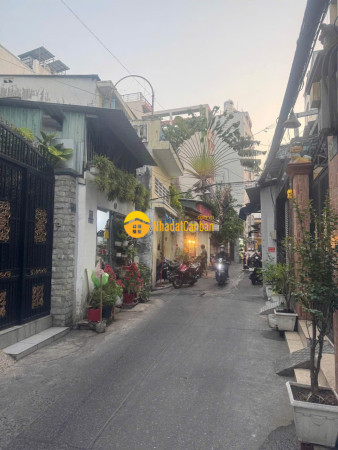 Hxh đỗ cửa 42m² 2 tầng an ninh chỉ hơn 6 tỷ