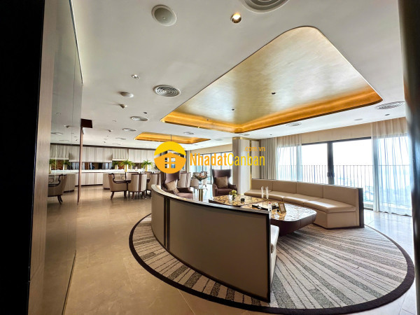 Bán căn penthouse dự án kosmo tây hồ 345m full nội thất nhập khẩu view trọn hồ tây