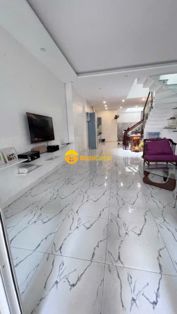 Cực phẩm sát mặt tiền đường kd sầm uất số 1 phú nhuận 4 tấm 3 phòng ngủ chạm 6 tỷ.