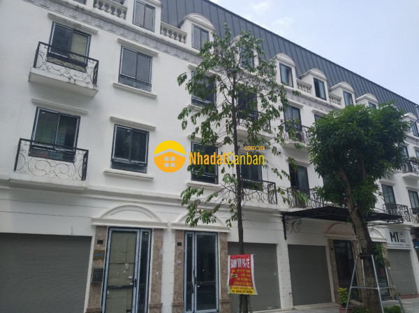 Liền kề mặt đường 15m khu la casta gần tháp đồng hồ 76m2x4t chỉ 11.68 tỷ. lh 0989.62.6116